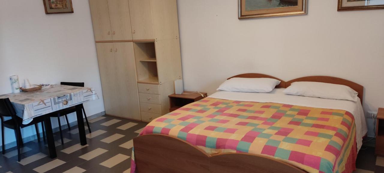 La Casa Di Periferia Apartment Bari Luaran gambar