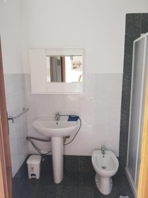 La Casa Di Periferia Apartment Bari Luaran gambar
